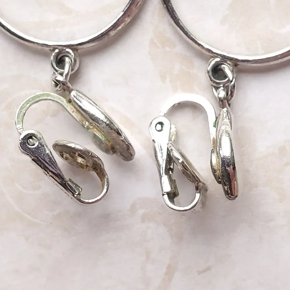 VTG Crown Trifari Silvertone Hoop Earrings Clip on 1” Diam Floral Wreath Signed - Picture 6 of 9